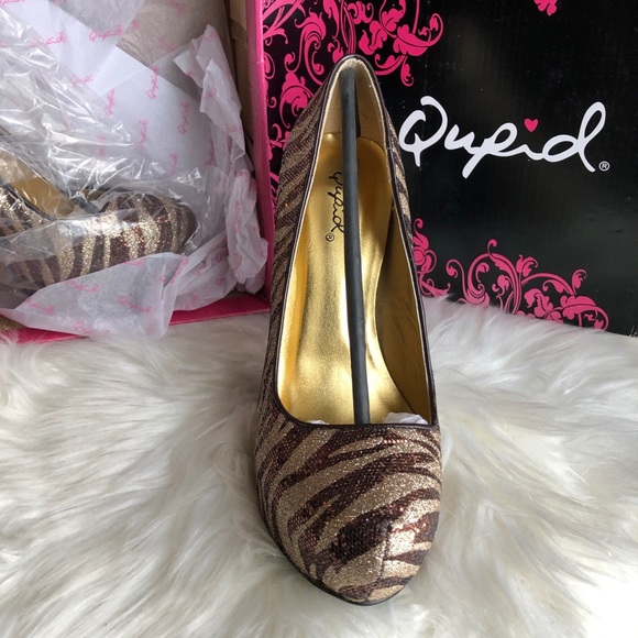 🥳HOST PICK🥳Qupid Bronze/Gold Zebra Glitter Heels - Picture 4 of 5